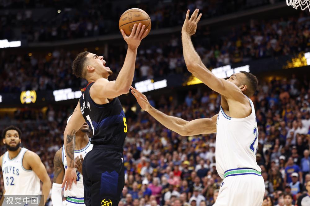 尽管詹姆斯 尽管詹姆斯