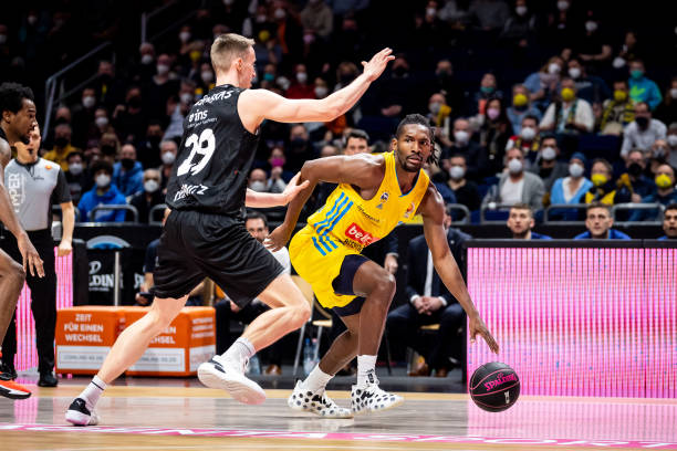 阵容深度不 阵容深度不